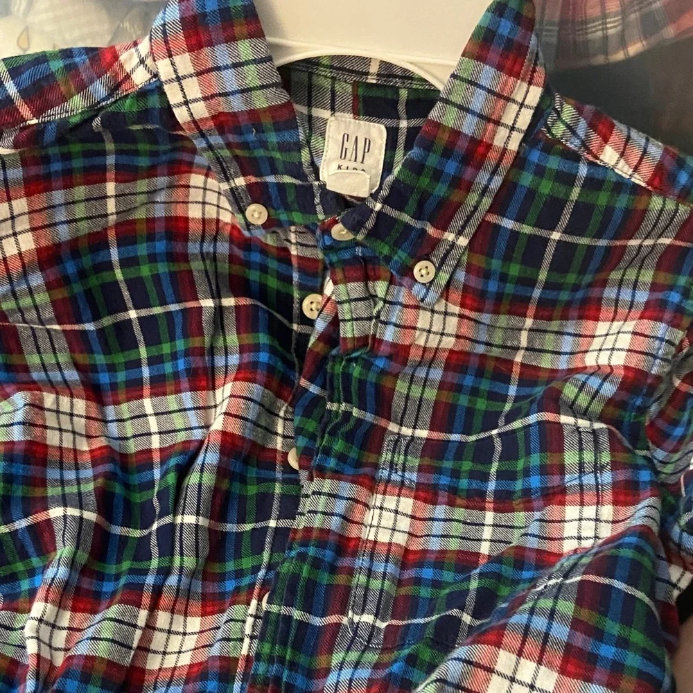 GAP Red Green Plaid Button-Down Shirt size medium (8)
